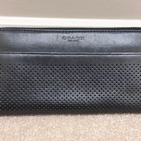 COACH Leather Long Zip around wallet - Picture 1 of 5